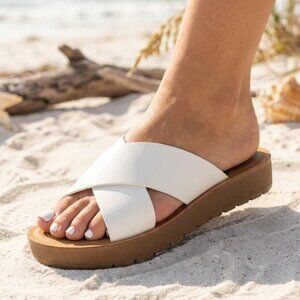 NWT Soda White Crisscross Platform Slide Sandals 1.25" Comfort Summer Shoes